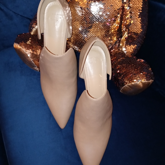 Stilettos - Picture 8 of 9